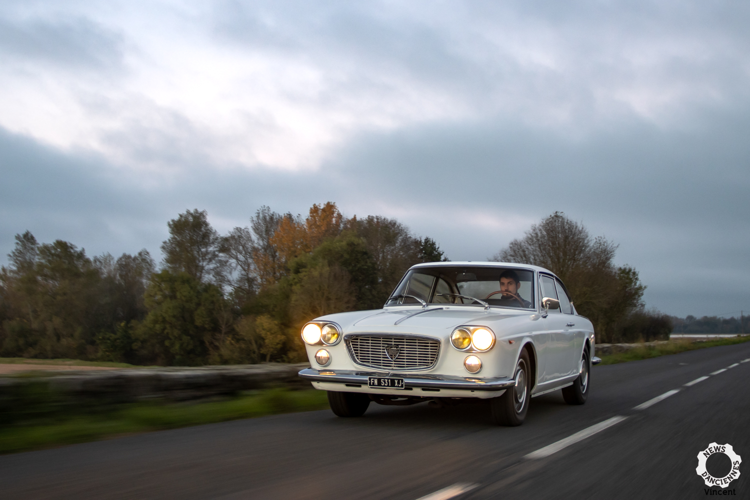 Au volant d’une Lancia Flavia Coupé Injection, l’attraction des lignes italiennes