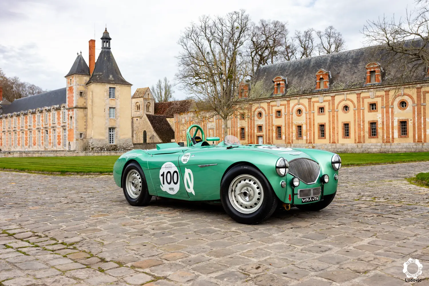 Au volant de l’Austin Healey 100S « Special », prête pour Le Mans Classic