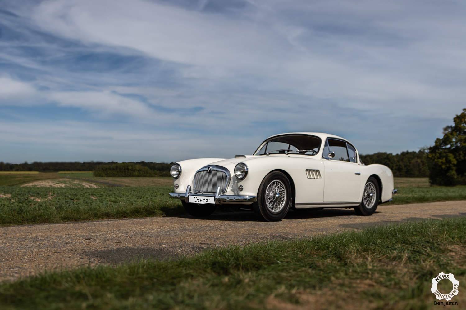 Au volant de la toute dernière Talbot-Lago, une « T14 Simca »