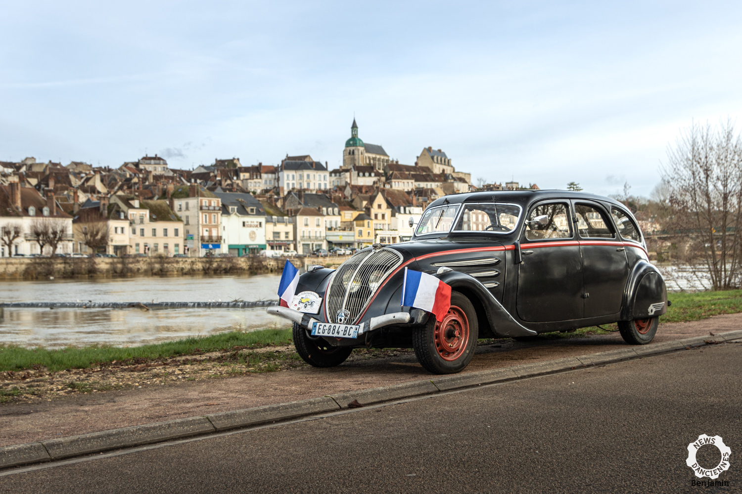 Essai d’une Peugeot 402, moderne ET streamline