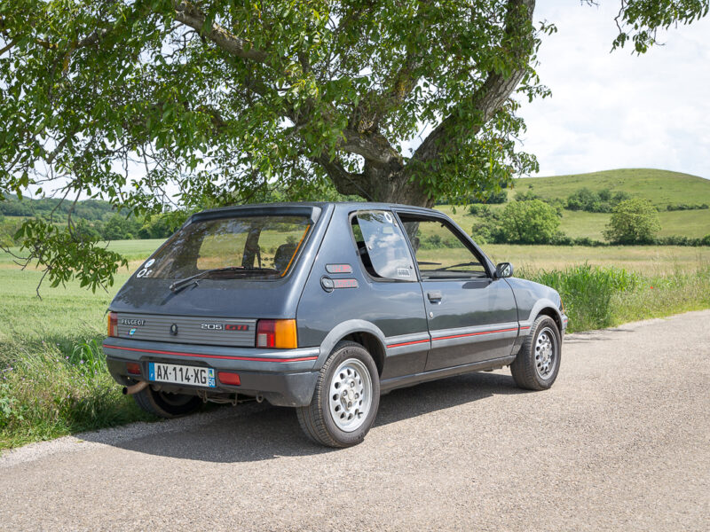 Peugeot 205 GTI 1.6 - 105cv
