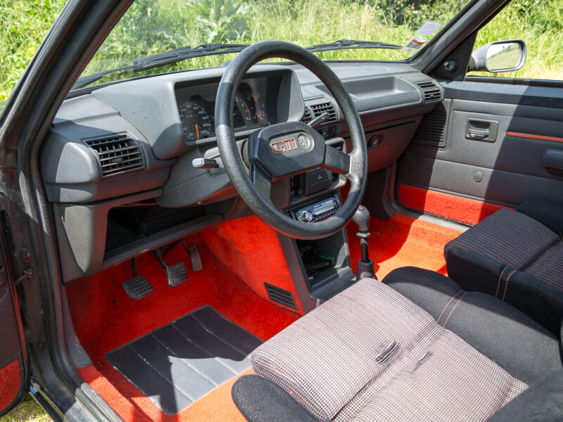 Peugeot 205 GTI 1.6 - 105cv