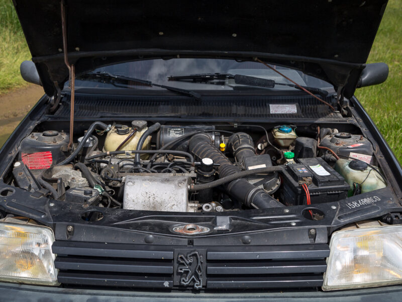 Peugeot 205 GTI 1.6 - 105cv