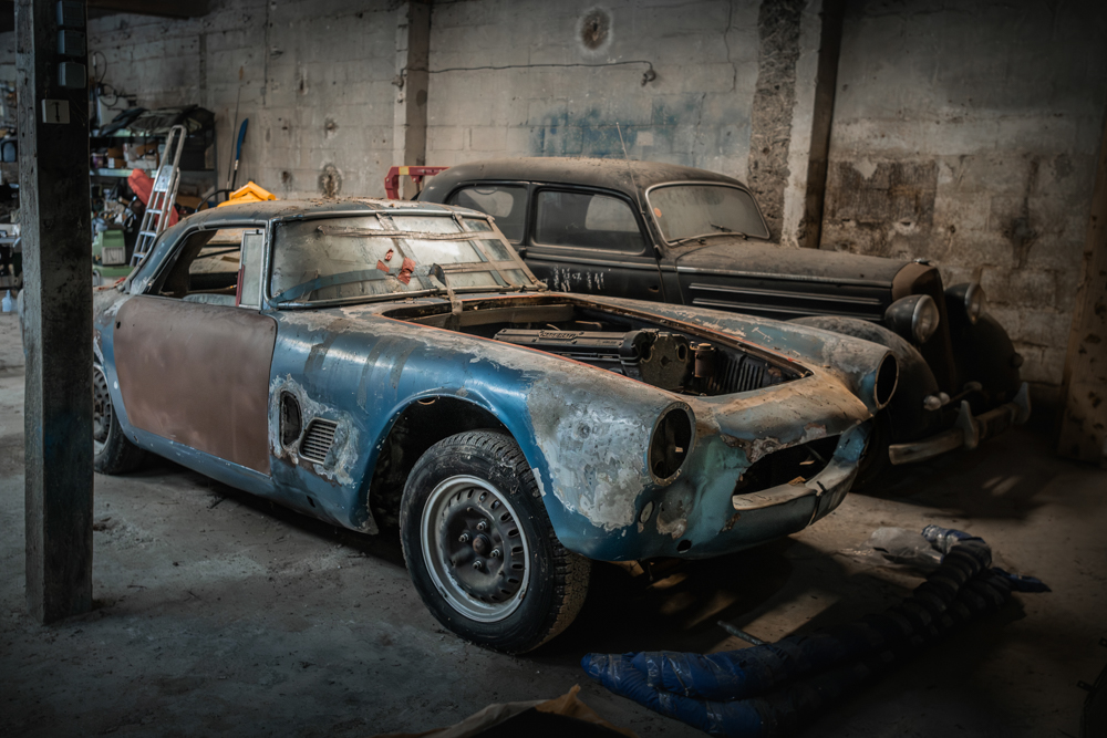 Une Maserati 3500 GT sortie de grange et de belles sportives en ligne chez Bonhams