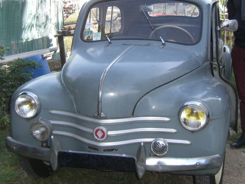 Renault 4cv Grand Luxe de 1954 avec toit ouvrant