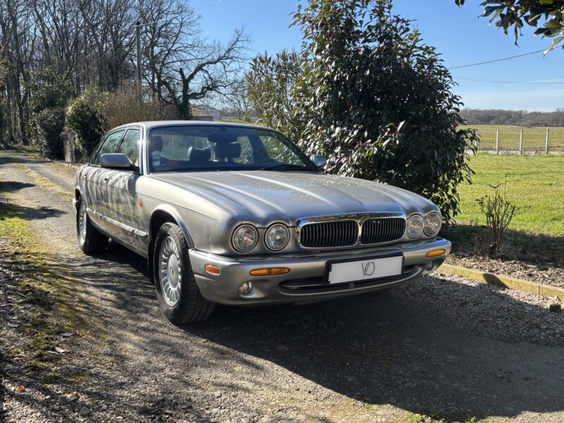 Jaguar XJ8 V8 3.2L 243ch