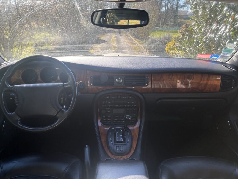 Jaguar XJ8 V8 3.2L 243ch