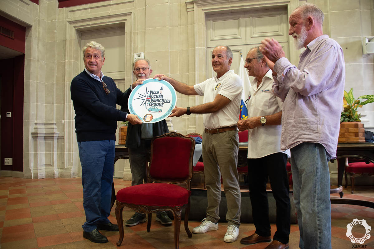 Une belle cérémonie de remise du label « Ville d’Accueil des Véhicules d’Epoque » à Lavaur