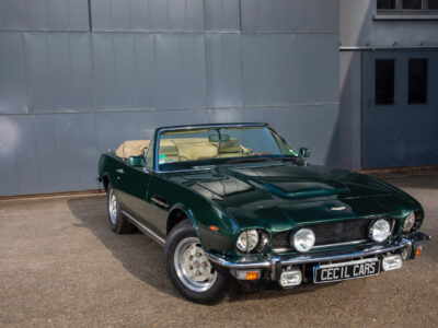 Aston MartinAM V8