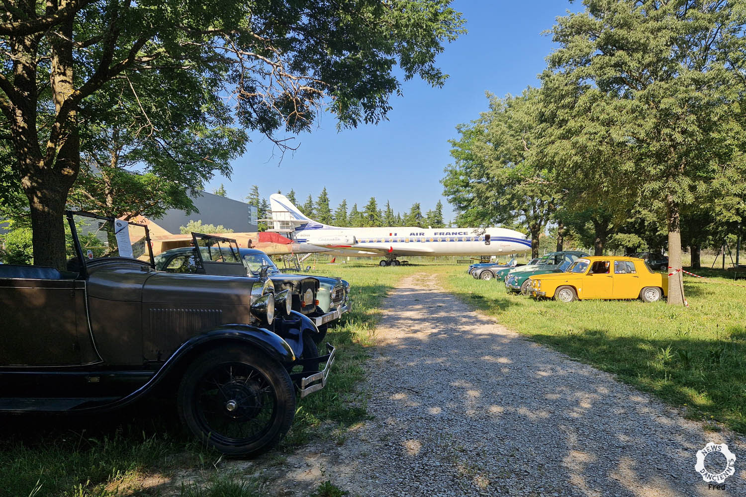 Les anciennes réunies pour les portes ouvertes de l’Aéroclub Vauclusien à Avignon