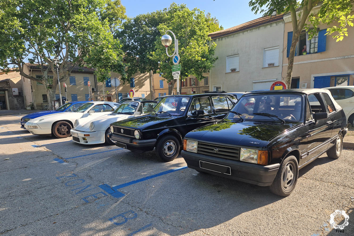 Un tour au Rassemblement de Voitures Anciennes de Pertuis (84)